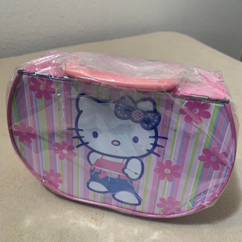 Hello Kitty Lunch Box - Picture 3 of 4
